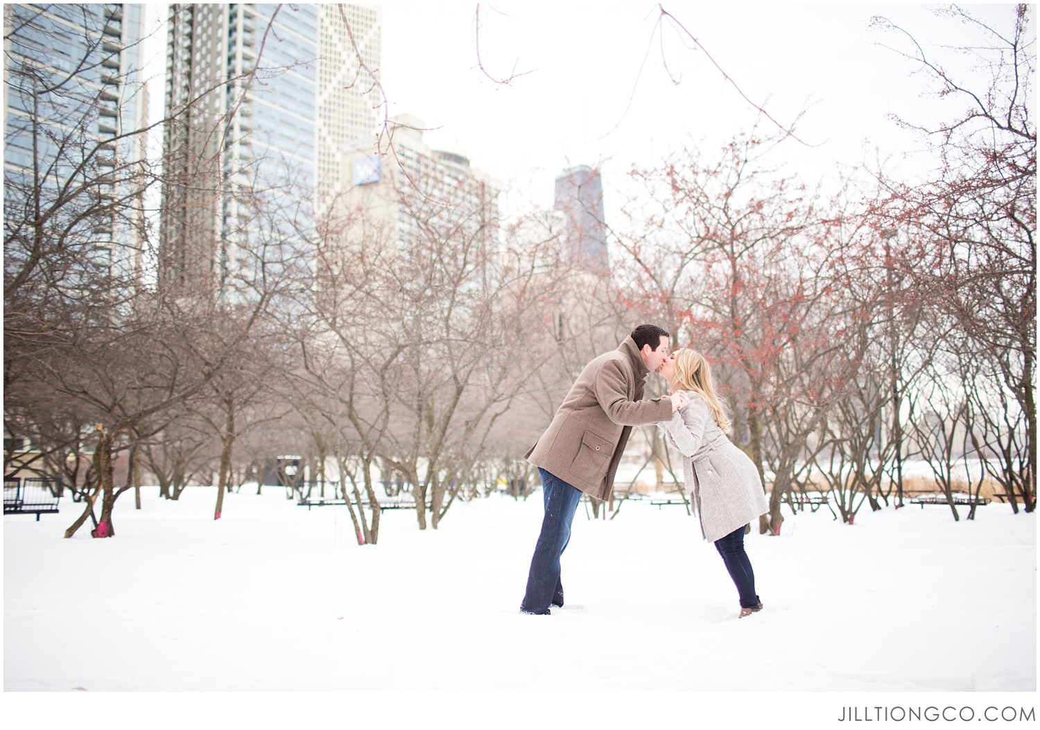Olive Park Engagement Photos | Chicago Engagement Photos | Chicago Engagement Photos Location Ideas | Jill Tiongco Photography