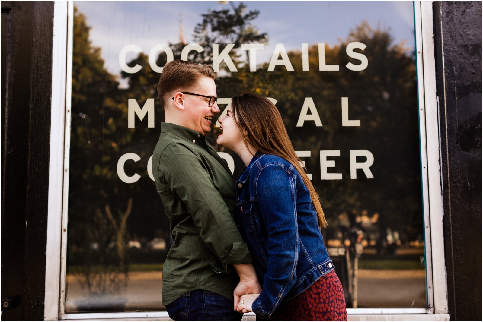 ChicagoWeddingPhotographer-LoganSquareEngagement_0007.jpg