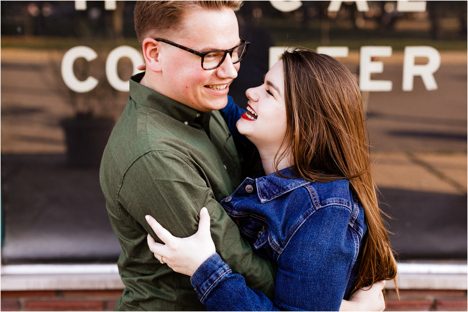 ChicagoWeddingPhotographer-LoganSquareEngagement_0008.jpg