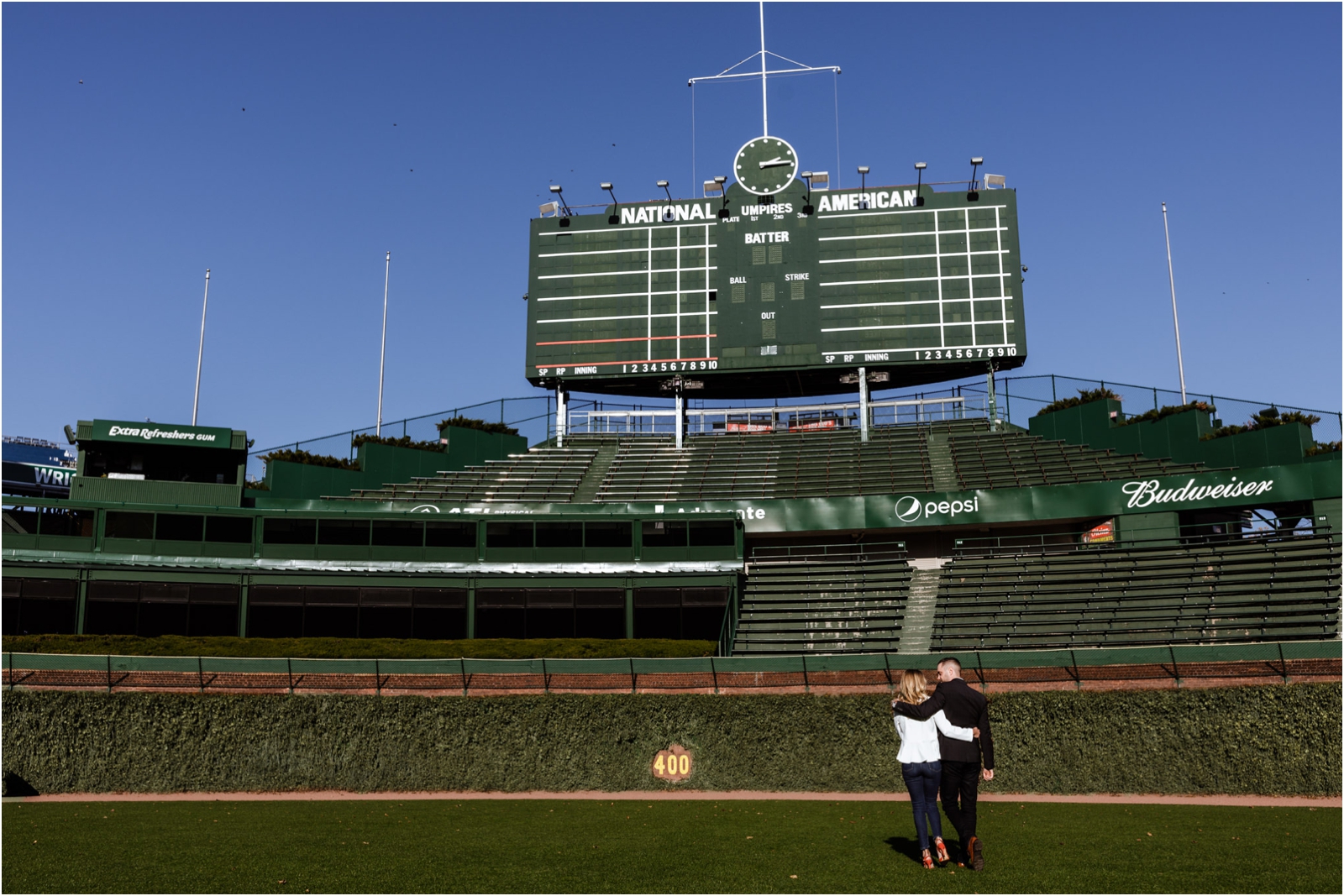 Wrigley-Field-Engagement-JillTiongcoPhotography_0003.jpg