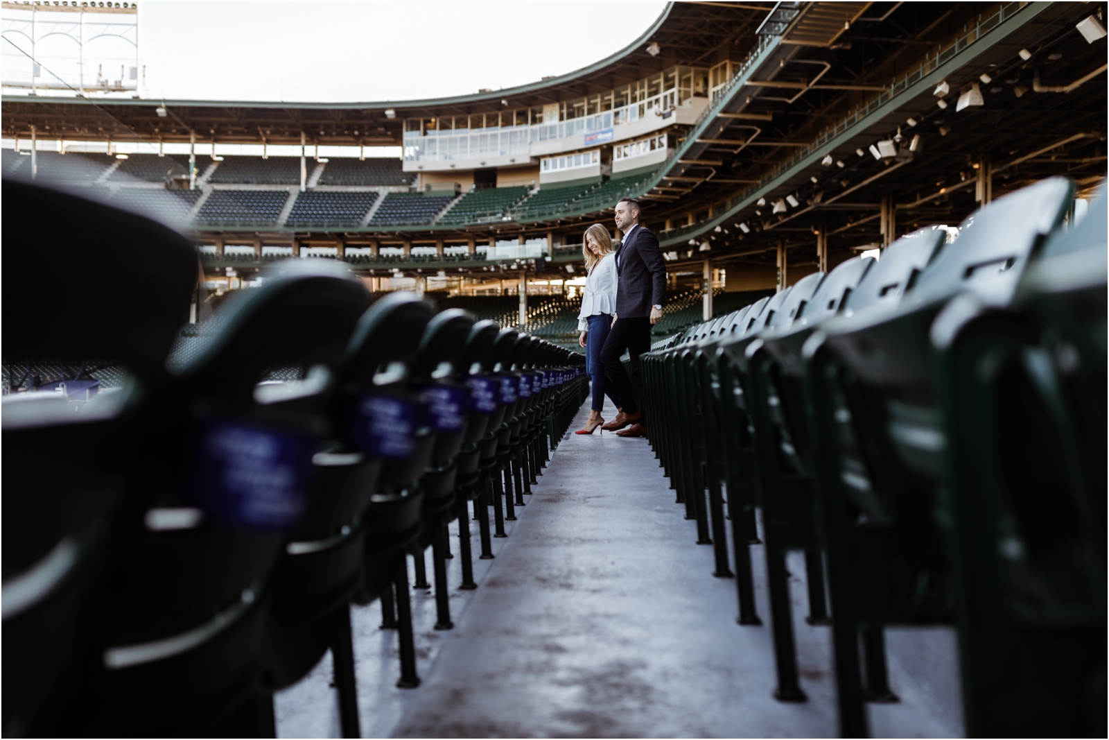 Wrigley-Field-Engagement-JillTiongcoPhotography_0004.jpg