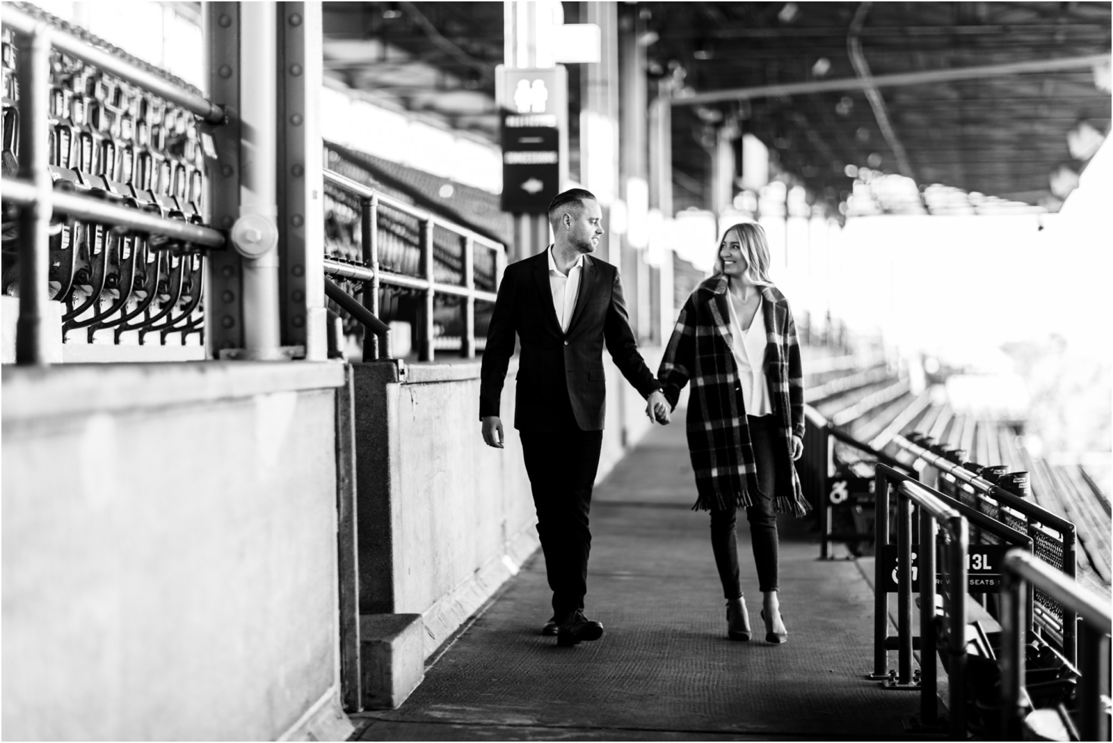 Wrigley-Field-Engagement-JillTiongcoPhotography_0005.jpg